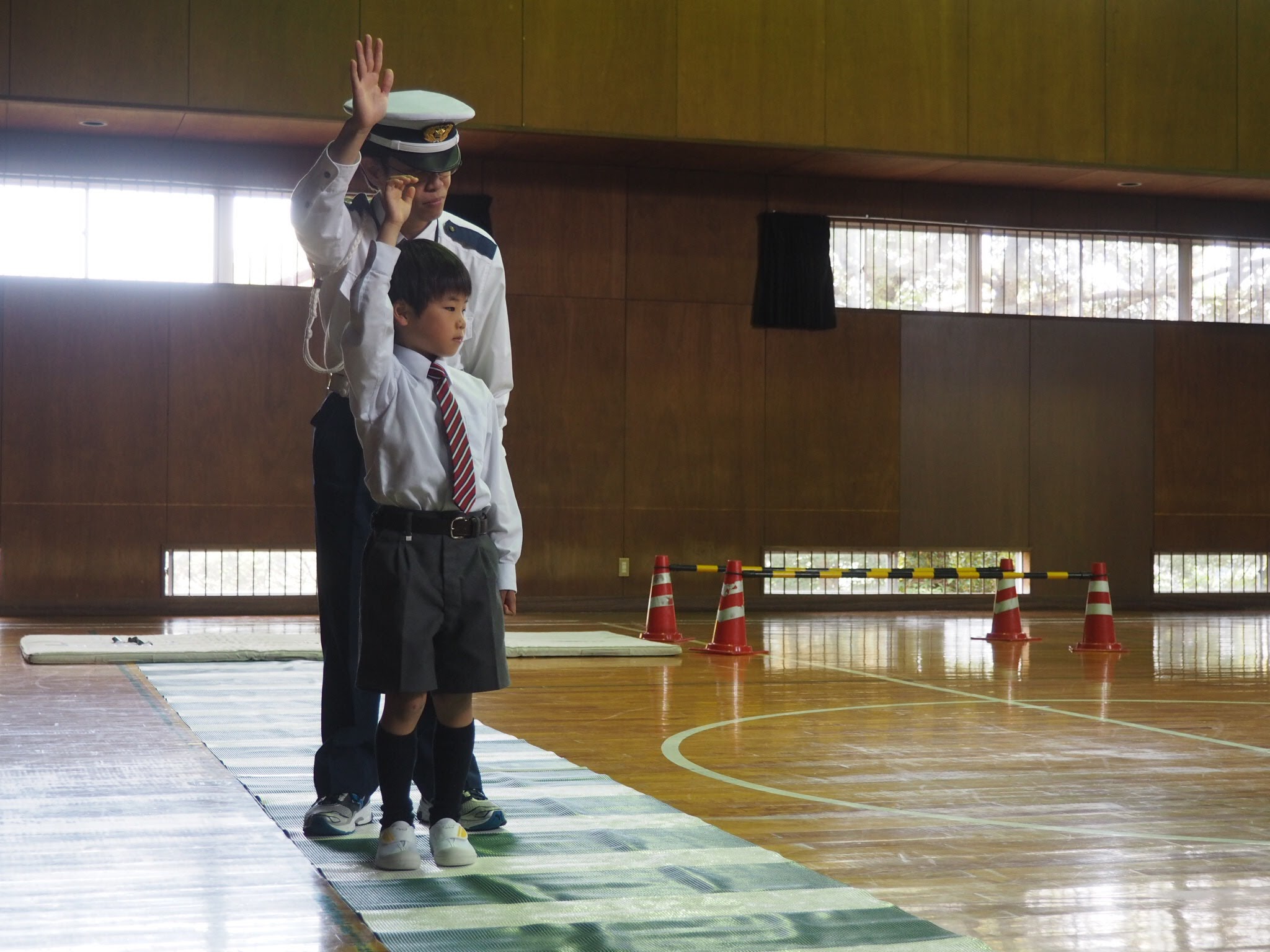 右見て～左見て～そして、もう一度右を見て～