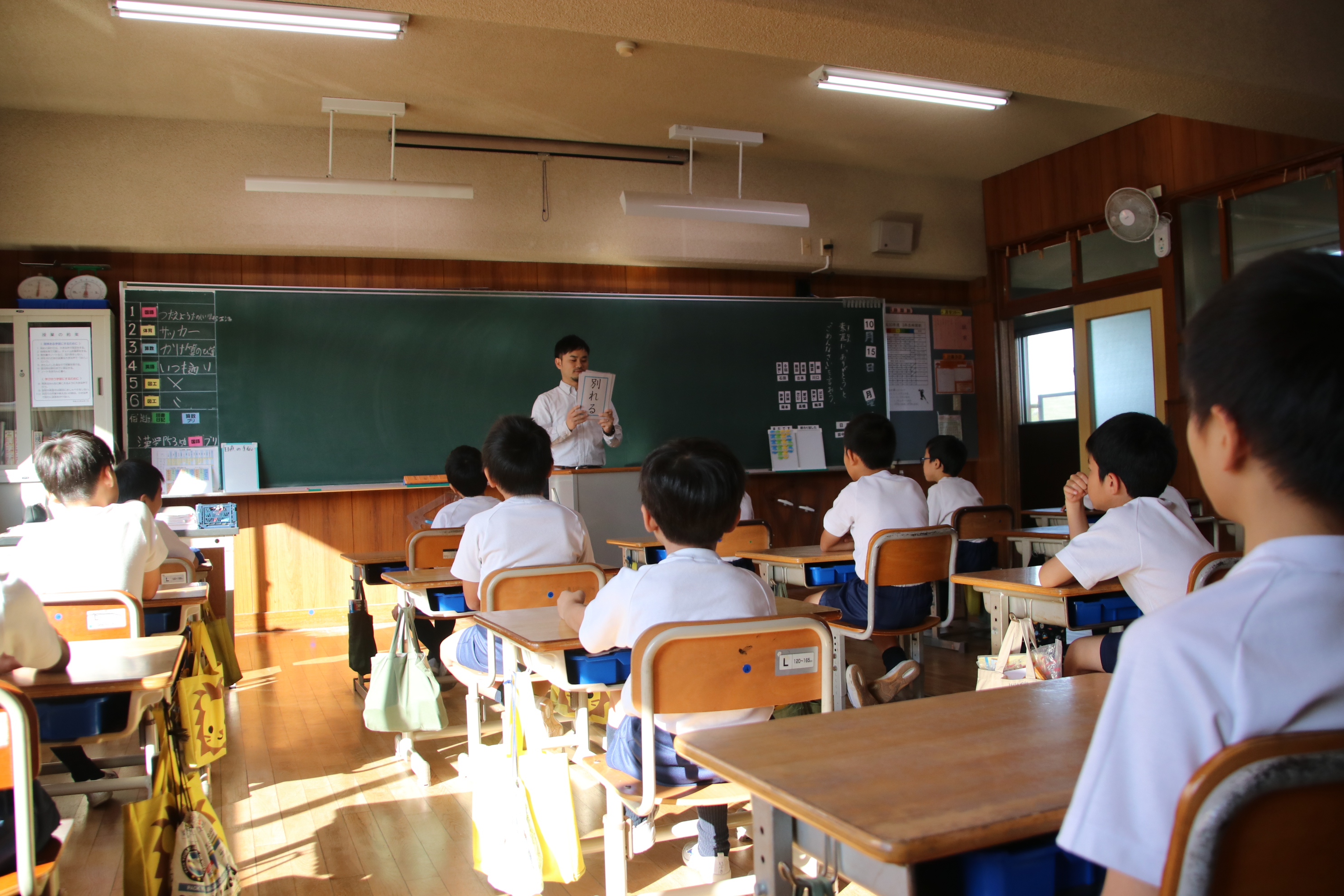 5月28日(火)「精道さるく」(保護者ガイドが校内をご案内)