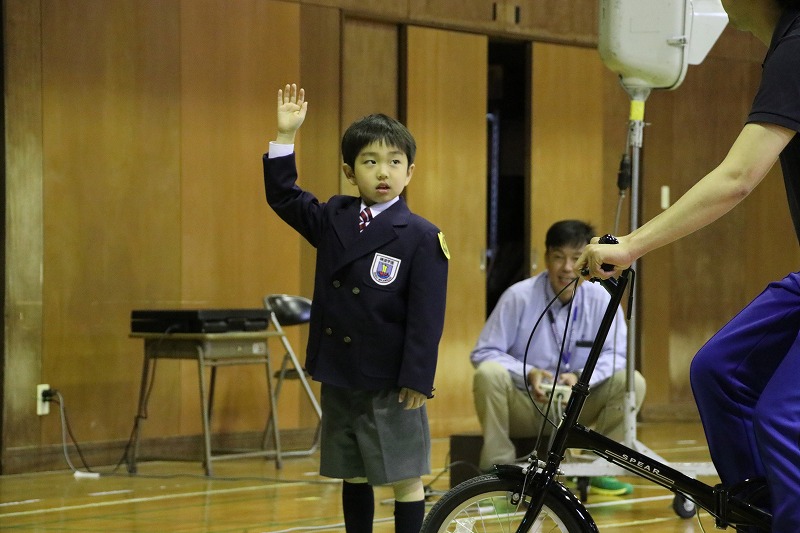 右を見て、左を見て・・