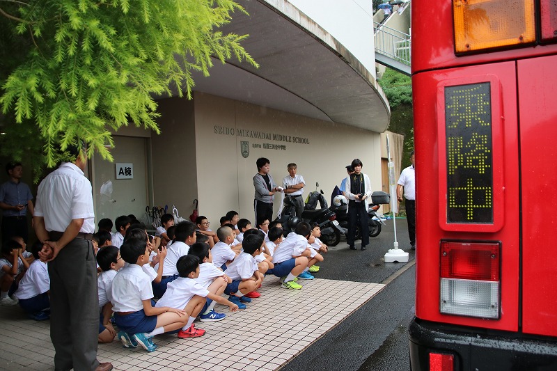 バス マナー を学びました