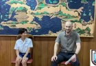 アメリカ人の教員と6年生の会話